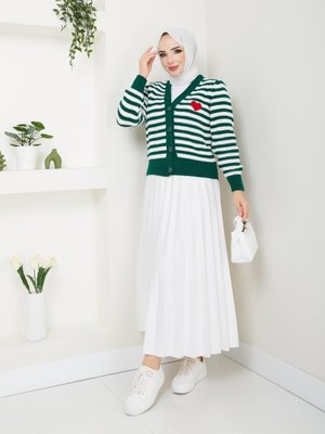 Kısa Çizgili Kalpli Hırka