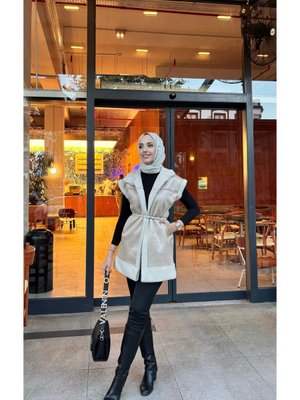 Kürk Yaka Detaylı Yelek Bej