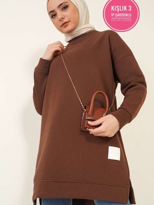 Kalın Kışlık İp Şardonlu Arma Detaylı Düz Tunik Kalın Kışlık İp Şardonlu Arma Detaylı Düz Tunik