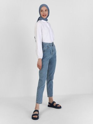 Mavi Doğal Kumaşlı Kot Pantolon Mavi Doğal Kumaşlı Kot Pantolon