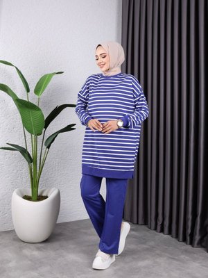 Saks Mavi Bisiklet Yaka Ve Çizgili İplik Pantolon İle Tunik Takım Saks Mavi Bisiklet Yaka Ve Çizgili İplik Pantolon İle Tunik Takım