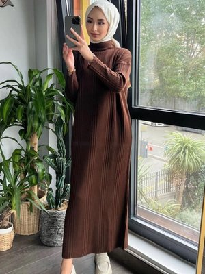 Oversize Bol Kesim Yarım Balıkçı Yaka Fitilli Triko Elbise Beden Arası