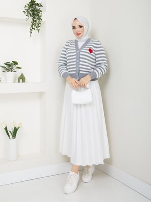 Kısa Çizgili Kalpli Hırka