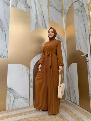 Eteği Pilise Detaylı Bel Kuşaklı Kol Manşetleri Lastikli Tulum Taba