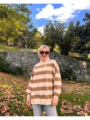 Krem Beyaz Çizgili Örme Tesettür Sweatshirt