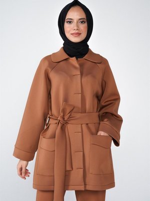 Puf Kumaş Bebe Yaka Cep Düğme Ve Kemer Detaylı Vendy Ceket Taba