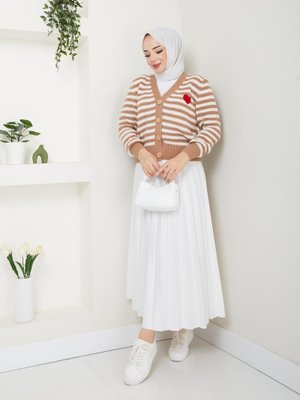 Kısa Çizgili Kalpli Hırka