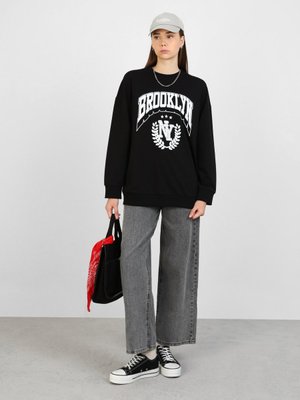 Siyah Baskı Detaylı Sweatshirt Siyah Baskı Detaylı Sweatshirt