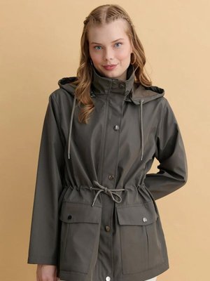 Yeşil Kapüşonlu Kapaklı Cepli Trençkot Yeşil Kapüşonlu Kapaklı Cepli Trençkot