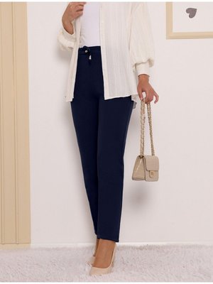 Çift Cepli Beli Lastikli Bağcık Detaylı Pantolon Çift Cepli Beli Lastikli Bağcık Detaylı Pantolon