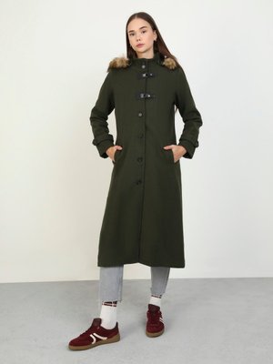 Kürk Şapka Detaylı Kaban Koyu Yesil