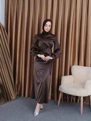 Yandan Bağlama Detaylı Saten Tesettür Abiye Elbise Yandan Bağlama Detaylı Saten Tesettür Abiye Elbise