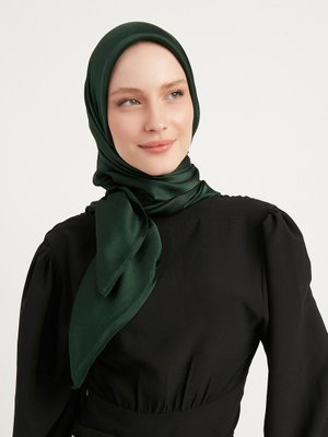 Zümrüt Janjanlı Krinkıl Eşarp