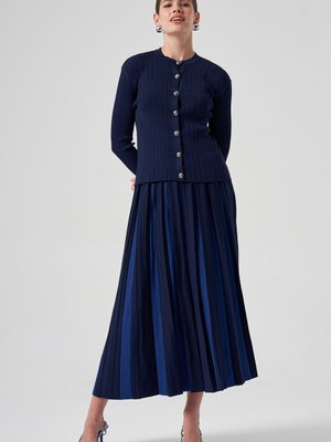 Merserize Triko Pilise Etekli Takım Lacivert