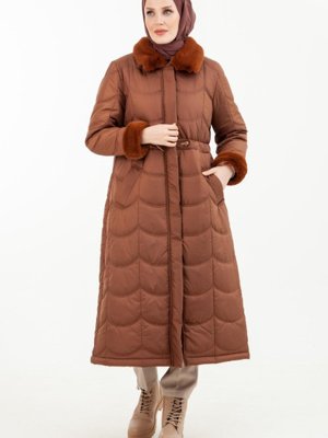 Armine Trend Kapitone Önden Fermuarlu Kapüşonu Kürklü Mont Taba Armine Trend Kapitone Önden Fermuarlu Kapüşonu Kürklü Mont Taba