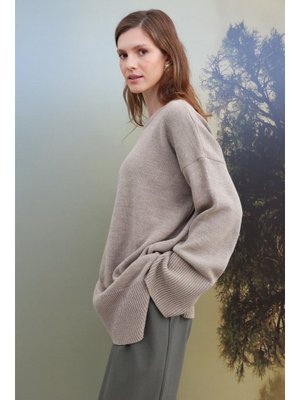 Bej Oversize Yanları Yırtmaçlı Triko Tunik