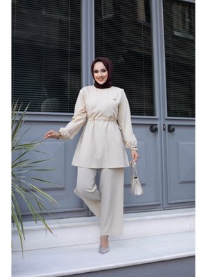 Bronş Detaylı Bej Takım