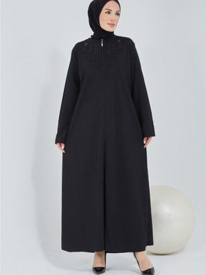Maya Işlemeli Siyah Kışlık Ferace Maya Işlemeli Siyah Kışlık Ferace