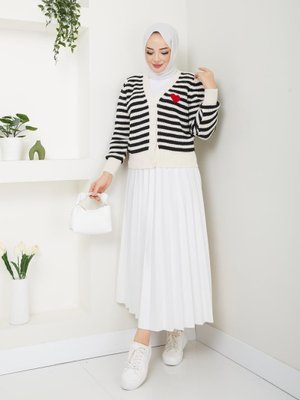 Kısa Çizgili Kalpli Hırka