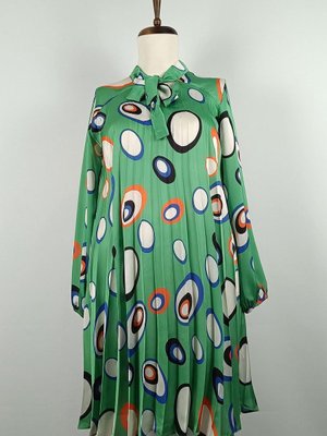 Puantiyeli Büyük Beden Saten Tunik Yeşil Puantiyeli Büyük Beden Saten Tunik Yeşil