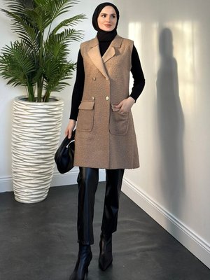 Yuliana Düğmeli Buklet Kumaş Yelek Vizon Yuliana Düğmeli Buklet Kumaş Yelek Vizon