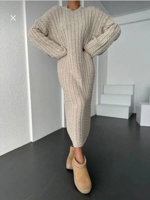 Taş Saç Örgülü Uzun Kollu Ve Bisiklet Yaka Triko Elbise Taş Saç Örgülü Uzun Kollu Ve Bisiklet Yaka Triko Elbise