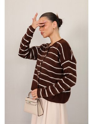 Kahverengi Çizgili Triko Hırka