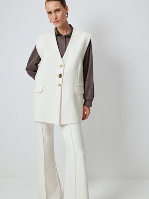 Düğme Detaylı Krep Yelek