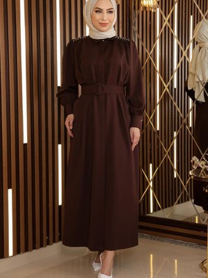 Kahverengi Taş Detaylı Kemerli Elbise