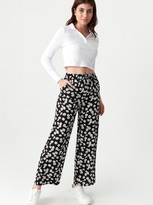 Siyah Beli Lastikli Geniş Paça Pantolon Siyah Beli Lastikli Geniş Paça Pantolon
