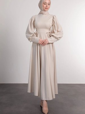 Bel İki Yanı Boydan Bağcıklı Tesettür Elbise Bel İki Yanı Boydan Bağcıklı Tesettür Elbise