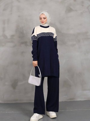 Kadın Modest Desenli Yandan Yırtmaçlı Simli Triko Tunik