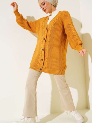 Örgü Desenli Önden Düğmeli Hırka Hardal