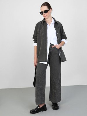 Gri Taş Detaylı Denim Pantolon Gri Taş Detaylı Denim Pantolon