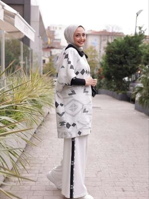 Panço Takım Siyah Dörtgenli Beyaz Panço Takım Siyah Dörtgenli Beyaz