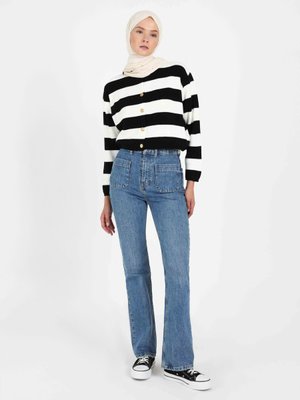 Hırka Siyah Beyaz Hırka Siyah Beyaz