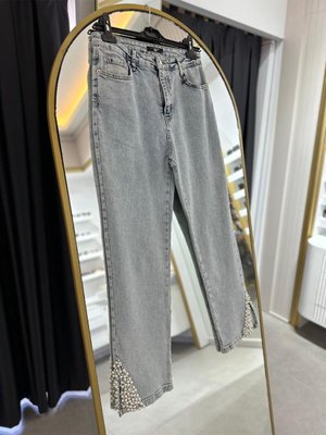 Paçası Taşlı İncili Jean