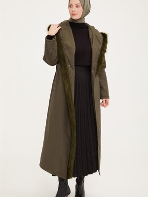 Kapişonu Kürk Detaylı Beli Kuşaklı Kaban Haki