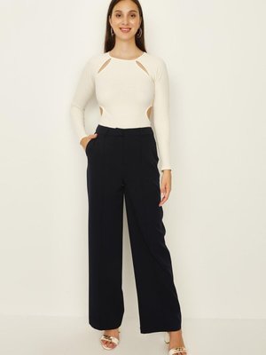 Lacivert Nervür Dikişli Geniş Paça Pantolon Lacivert Nervür Dikişli Geniş Paça Pantolon