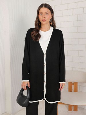 Siyah Düğmeli Triko Hırka