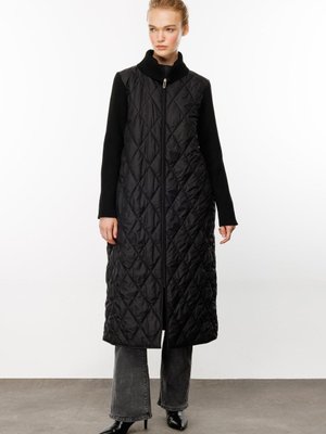 Classy Triko Yaka Ve Kol Detaylı Hafif Herdaim Şık Görünmezi Sağlıcak Kalite Fiyat Ürünü Manto Kaban Classy Triko Yaka Ve Kol Detaylı Hafif Herdaim Şık Görünmezi Sağlıcak Kalite Fiyat Ürünü Manto Kaban