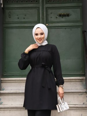 Siyah Fırfır Detaylı Takım