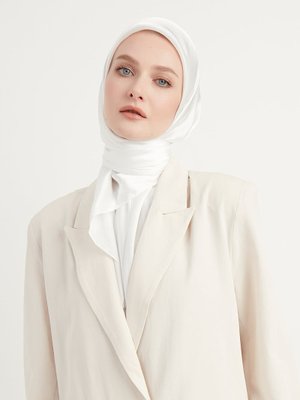 İnci Beyazı Janjanlı Krinkıl Eşarp