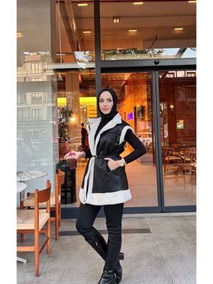 Kürk Yaka Detaylı Yelek Siyah