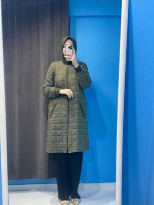 Yeni Sezon Kolu Manşetli Yandan Cepli Diz Altı Kapitone Mont