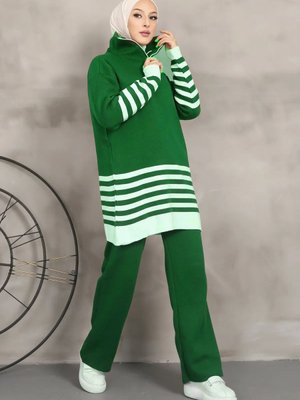 Alt Çizgili Kamyoncu Yaka Triko Takım