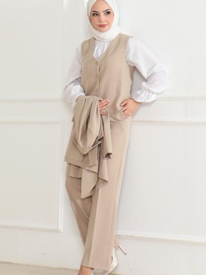 Bej Yelekli Üçlü Takım