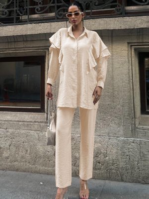 Krem Omuzları Fırfır Detaylı Gömlek Pantolon Cepli İkili Takım