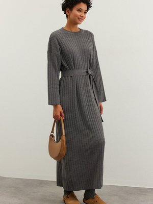 Antrasit Kuşaklı Ribana Triko Elbise