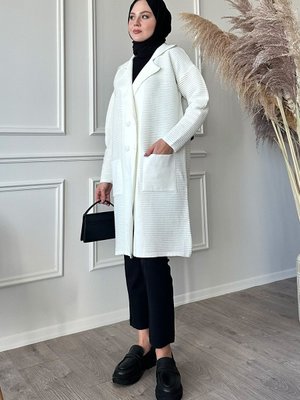 Gofre Desen Düğmeli Beyaz Triko Ceket Gofre Desen Düğmeli Beyaz Triko Ceket